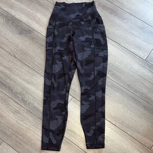 90 Degree By Reflex Black and Gray Camouflage Leggings High-Waisted